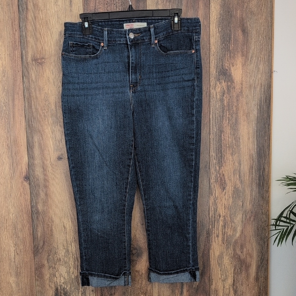 Signature by Levi Strauss Dark Wash Mid Rise Capri Jeans 8 29W -623AB - Picture 2 of 5